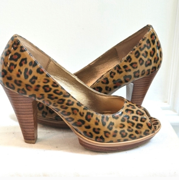 New Sofft Leopard Print Women's Heels, Pumps Open, Peep Toe 9.5 - Picture 1 of 11